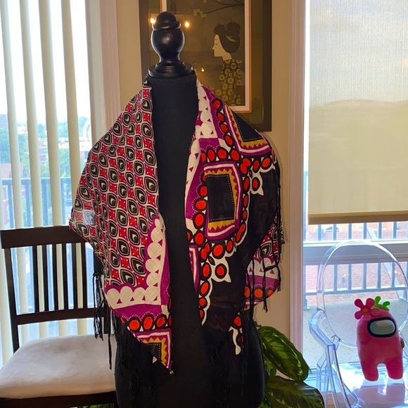 ✅Beautiful peacock 🦚 very light  / print scarf / shawl w/ fringe - Picture 5 of 5